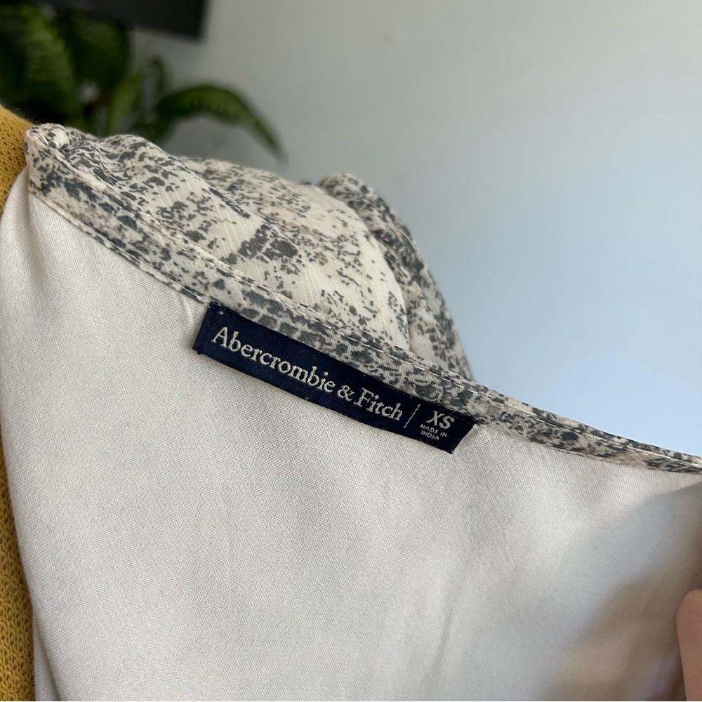 Abercrombie And Fitch Snakeskin Pattern Grey Wrap… - image 5